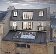 an image of a building with many windows and balconies on the top floor