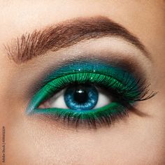 Peacock Eye Makeup, Natural Eyeshadow Looks, Fall Eyeshadow Looks, Green Eyeshadow Look, Party Make-up, Makeup Looks For Green Eyes, Cute Eyeshadow Looks, Eye Makeup Pictures, Green Makeup