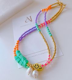 Handmade Jewelry Diy Bracelets, Choker Diy, Preppy Necklaces, Colorful Necklaces, Diy Choker, Petite Jewelry, Womens Chokers, Beaded Necklace Diy, Diy Bracelet Designs