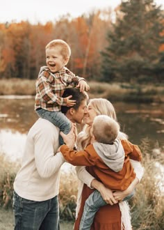 fall family photos in Central Wisconsin family of four photos fall inspo all boy outfit inspo for fall Fall Picture Outfit Ideas, Family Fall Pictures, Fall Picture Outfits, Family Session Poses, Fall Photoshoot Family, Wisconsin Fall, Candid Family Photos, Candid Family Photography, Brothers Photography