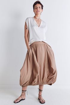 A balloon-fit skirt with elasticized detail at the bottom offers a contemporary twist on a classic silhouette, combining effortless elegance with a touch of modern comfort. Balloon hem Midi length Elasticized waist Side pocket Poplin Skirt, Fit Skirt, Effortless Elegance, Fitted Skirt, Classic Silhouette, Touch Of Modern, Side Pocket, Midi Length, Fashion Forward