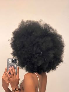 Les Bienfaits de la Poudre de Chébé sur la croissance des cheveux Afro - Natural Saramaya Cabello Afro Natural, Type 4 Hair, Natural Curls Hairstyles, Natural Hair Inspiration, 4c Hairstyles