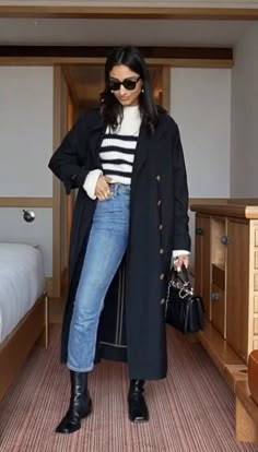 Black Coat Blue Jeans Outfit, Black Wool Coat Outfit Casual, Style Black Trench Coat, Black Long Trench Coat Outfit, Long Navy Coat Outfits, Navy Trench Coat Outfit Fall, Long Peacoat Outfit, Black Coats For Women, How To Style Black Coat