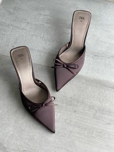 Mule Kitten Heels, Zara Kitten Heels, Kitten Heels Aesthetic, Brown Kitten Heels, Kitten Heels Outfit, Pointed Mules, Zara Mules, Heels Brown, Fashion Shoes Heels