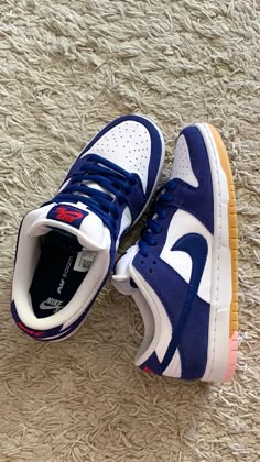 Nike Dunk Lows Aesthetic, Nike Sb Dunk Low Los Angeles Dodgers, Nike Cool Shoes, Jordan Dunks Low, Nike Sb Outfit Woman, Dunk Low Aesthetic, Dodger Dunks, Tenis Nike Dunk, Cute Dunks