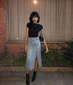 Aquarius Venus Style Outfits, Long Jean Skirt Outfits Fall, Curvy Petite Outfits, Modest Outfit Aesthetic, Long Denim Skirt Outfits, Skirt Outfits For Women, Fashion Dresses For Women, Conservative Outfits, Look Grunge