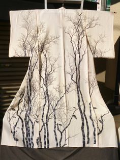 White Bare Tree Kimono Wow Photo, Japan Kawaii, Mode Kimono, Kimono Design, Traditional Kimono, Bare Tree, Beautiful Kimonos, Japanese Textiles