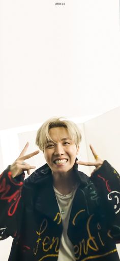 J Hope And Jimin Wallpaper, Jhope Smile Wallpaper, Cute J Hope Pictures, J Hope Lockscreen, Hobi Wallpaper Lockscreen, J Hope Photoshoot, Jhope Wallpapers Aesthetic, J Hope Wallpaper Lockscreen, J-hope White