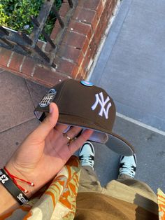 Brown Fitted Hat, Usa Cap, Custom Fitted Hats, Dope Hats, Hat Aesthetic, Nfl Hats, Classy Outfits Men, Brown Fits, Man Hat