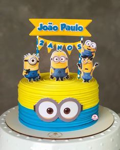 a birthday cake with minion decorations on top