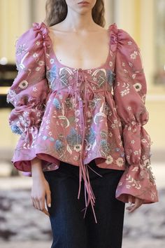 Look Boho Chic, Fashion Week Spring 2020, Gaun Fashion, Fashion Spring, Outfits Women, Pink Top, Fashion 2020, Mode Inspiration