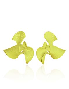 Designed to resemble iris flowers, these LADA LEGINA's 3D Printed earrings will easily add detail to any ensemble. The self-closing ear studs are suitable for pierced ears and are similar to the clip-on earring stylesMaterial: 3D Printed in Nylon3D Printed in the USA 3d Printed Earrings Design, 3d Printed Flowers, 3d Printing Earrings, 3d Printed Accessories, 3d Printing Jewelry, 3d Printed Earrings, Printed Earrings, 3d Jewelry, 3d Printed Jewelry