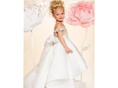 White wedding flower girl baby dress high/low lenght with lace top and satin skirt with train is absolutely adorable and chic. The top of the dress is made of voluminous lace and the upper skirt with a train is made of snow-white satin (or other colors of your choice). Petticoats made of tulle, soft and light The back of the dress is decorated with a luxurious bow at the waist. The standard train length of 20 inches is the length of the fabric from the bottom edge of the skirt to the end of the Train Dress, Satin Flower Girl Dress, Dress With Train, Dress Baby Girl, Wedding Girl, Wedding Flower Girl Dresses, White Wedding Flowers, Lace Outfit, Wedding Flower Girl