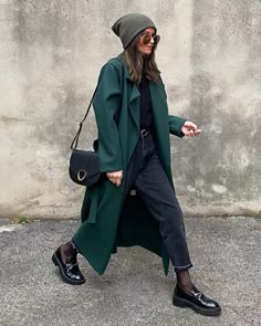 Classy Business Outfits, Mode Shoes, Trendy Fall Outfits, Stylish Work Outfits, Outfit Inspiration Fall, Festival Looks, Green Coat, Work Outfits Women