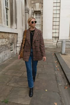 Checked blazer Checked Jacket Outfit, Brown Checked Blazer Outfit, Check Blazer Outfit Women, Checked Blazer Outfit, Check Blazer Outfit, Brown Blazer Outfit, Plaid Blazer Outfit, Emma Hill, Pijamas Women