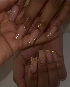 Gold Nail Designs Short Nails, Short Gold Nails Acrylic, Dripping Gold Nails, Good Prom Nails, Gold Style Nails, Nails Acrylic Gold Design, Short Square Gold Nails, Simple Nails With Gold