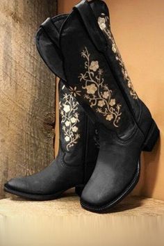 Perfectly Balancing Fashion And Functionality, making Them Versatile For Various Occasions. Whether It's A Casual Day Out, A Western-Themed Event, A Country Concert, Or Paired With A Classic Cowgirl Outfit, These Fashion Boots Are Your Stylish Companion. Cowgirl Black Outfit, Cowgirl Boots Black, Embroidered Chunky Heels, Classic Cowgirl, Black Cowgirl Boots, Wedding Swimwear, Rider Boots, Retro Embroidery, Cowgirl Outfit