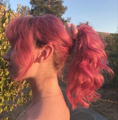 Long Wavy Pink Hair, Pink Hair Curly, Dyed Curly Hair Ideas Colour, Strawberry Pink Hair, Hair Cottagecore, Curly Pink Hair, Aesthetic Hairstyle, Cottagecore Garden