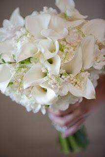 the bride's bouquet has white flowers on it