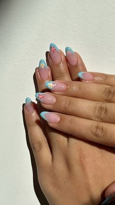 Light blue french tip with flowers #simple #summer #nailart Blue Nails For Vacation, Light Blue French Tip Nail Designs, Coffin Blue French Tip, Summer Light Blue Nails, Nails Light Blue Design, Vacation Nails Flower, Blue Beachy Nails, Tropical Nails Simple, Trendy Summer Nails French Tip