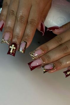 Cute Red Birthday Nails, Red And Gold Acrylics, Red And Gold Chrome Nails, Nail Freestyle Designs, Red Gold Nails Design, Red Prom Nail Ideas, Medium Red Nails, Red And Gold Nail Ideas, Red Junk Nails