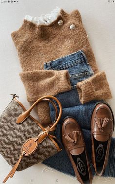 Mode Style Anglais, Outfit Chic, Volleyball Hairstyles, Looks Chic, Merino Wool Sweater, 가을 패션, Mode Vintage, Mode Inspiration, Fall Winter Outfits