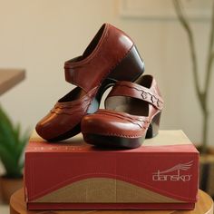 Brand New In Box Dansko Harlow Burnished Full Grain Leather Red Shoe In Size 38. Retro Shoes, Dansko Shoes, Red Shoes, Boots Shoes, Mule Clogs, Boot Sandals, Mules Shoes, Full Grain Leather, Fun Stuff