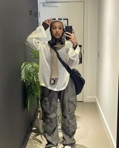 Gorpcore Hijabi Outfit, Fall Fits Hijabi, Y2k Outfits Street Styles Plus Size, Hijabi Gorpcore, Cool Hijabi Outfits, Hijabi Fits Streetwear, Hijabi Outfits Streetwear, Hijabi Streetwear Fashion, Hijabi Drip