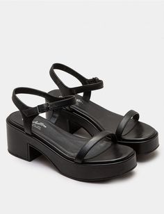 Aesthetic Sandals, Cute Heels Classy, Sandals Aesthetic, Summer Platform Sandals, Staple Shoes, Dr Shoes, Summer Footwear, Fancy Shoes, Shoe Inspo