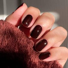 30 Dark Moody Vamp Nail Ideas Perfect For Fall Matte Maroon Nails, Red Solid Color, Chic Manicure, Pastel Nail Polish, Short Square Nails