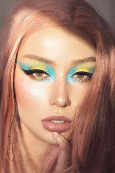 90s Makeup: The Past Trends 2020 is Willing to Revive | Glaminati.com 90s Makeup Trends, Editorial Make-up, Grey Eyeshadow, Bright Eyeshadow, Cute Eyeshadow Looks, Look Grunge