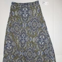 Westport Dark Green And Blue Paisley Crepe Skirt With A Stretch Waist. Skirt Is Lined, Fabric Is Polyester. Size Extra Small, Waist Is 26" - 32", Hip Is 44", Length Is 40". Casual Patterned Skirt, Casual Floral Print Patterned Skirt, Casual Paisley Print Flowy Skirt, Casual Cotton Patterned Skirt, Casual Patterned Long Skirt, Casual Paisley Print Skirt, Casual Stretch Floral Print Maxi Skirt, Dark Green Blue, Crepe Skirt