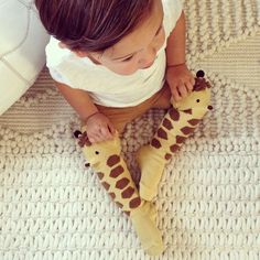 So cute baby giraffe leg warmers! Giraffe Socks, Animal Socks, Womenswear Fashion, Baby Socks, Knee Socks