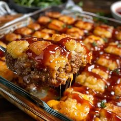 Cheesy Tater Tot Meatloaf Casserole Recipe - elianarecipes.com Cheese Tater Tot Meatloaf Casserole, Tatertot Meatloaf Casserole, Tater Tot Casserole With Cream Of Celery, Tater Tot Casserole Without Cream Of Mushroom, Cheesy Tater Tot Meatloaf, Cheeseburger Casserole With Tater Tots, Big Mac Tater Tot Casserole With Ground Beef, Ultimate Tater Tot Casserole, Tator Tot Dinners