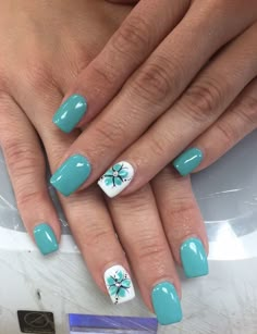 Yellow Oval Nails Designs, Nail Designs Summer Wedding, Bright Butterfly Nails, Teal Hawaiian Nails, Tropical Nail Designs For Short Nails, Bright Design Nails, Teal Nail Designs Summer, Turquoise Nail Design, Trendy Gel Nails Spring