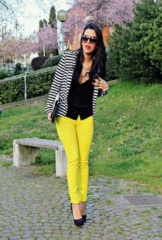 Color Jeans Outfit, Thanksgiving Outfit Women Casual, Bright Pants, Millennial Fashion, Jeans Blazer, Thanksgiving Outfit Women