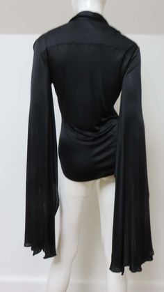 For Sale on 1stDibs - A fabulous black fine stretch silk shirt, top, blouse from Tom Ford for Gucci. It is semi fitted with a shirt collar, black mother of pearl Gucci inscribed Elegant V-neck Party Shirt, Fitted V-neck Evening Blouse, Elegant Gucci Blouse For Evening, Sleek V-neck Party Blouse, Elegant Gucci Blouse For Party, Fitted V-neck Party Blouse, Elegant V-neck Shirt For Party, Fitted Gucci Blouse For Fall, Elegant Gucci Party Blouse