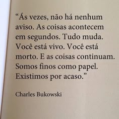 an open book with some type of text on the page and in spanish, it appears to be written by charles bukowski