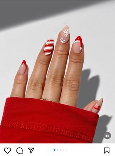 Santa candy cane nails Santa Nails, Red Christmas Nails, Cute Simple Nails, Cute Christmas Nails, Easy Nails, Christmas Gel Nails, Girly Acrylic Nails, Her Nails