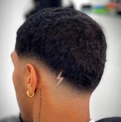 Lightning Bolt Haircut, Low Fade En V, Low Mid Fade, Drop Fade Haircut Black Men, Drop Fade, Taper Fade Short Hair, Drop Fade Haircut, Burst Fade