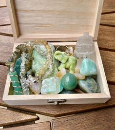 💚💚This listing is for a Crystal Confetti Scoop for Wealth & Prosperity💚💚 Available in  〜 Mini scoop (4 oz of items)  〜 Small scoop (8 oz of items)  〜 Medium scoop (1 lb oz of items)  〜 Large scoop (2 lbs of items)  💛 Full scoops are guaranteed higher ticket items like carvings, points, jewelry, hearts, etc.💛 Add a wooden box at an extra cost in the drop down! Our mixed bags are filled with a delightful array of items from our store. Select from various scoop sizes, each with a growing numb Crystal Confetti, Confetti Bags, Wealth And Prosperity, Selenite Crystal, Crystal Sphere, Tumbled Stones, Crystal Points, Wooden Box, Crystals And Gemstones