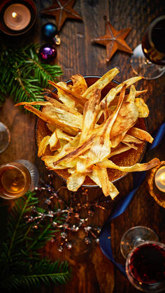 A bowl of parsnip crisps on a Christmassy background Christmas Parsnip Recipes, Vegetable Crisps Baked, Christmas Parsnips And Carrots, Parsnip Fritters, Crispy Parsnips, Parsnip Crisps, Alternative Christmas