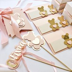 pink and gold minnie mouse party favors with matching name tags, place cards, and envelopes