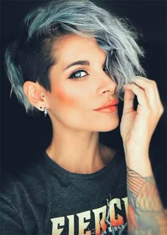 Undercut Hairstyles Women, Short Undercut, Women Short Hair, Cool Short Hairstyles, Haircut Styles, Penteado Cabelo Curto