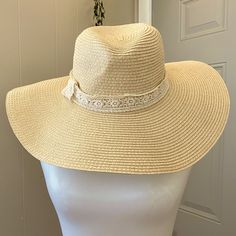 Brand: Forever 21 Inside Hat Circumference: 21.75” Brim Length: 4.5” Material: 100% Paper Yarn Color: Tan Notes: Lace Wrap Around Head. Brand New Without Tags, Never Worn! Super Cute Just Nowhere To Wear It. Please Ask Me Any Questions! Chic Cream Wide Brim Sun Hat, Cabby Hat, Forever 21 Hats, Black Wool Hat, Paper Yarn, Black Fedora, White Beanies, Festival Hat, Lace Wrap