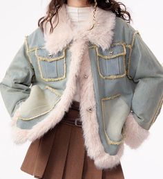 Fur Denim Jacket, Quilted Denim Jacket, Quilted Denim, Style Bleu, Denim Jacket With Fur, Cotton Coat, Cozy Chic, Denim Cotton, Fur Jacket