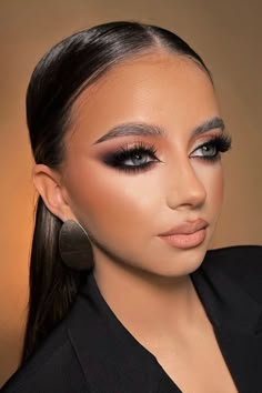 Gold Prom Makeup Looks, Glam Makeup Looks Dramatic, Gold Prom Makeup, Espresso Makeup, Machiaj Smokey Eyes, Semi Cut Crease, Eye Makeup Inspo, New Years Eve Makeup