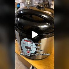 a video demonstrating how to use an electric pressure cooker with the instructions for cooking