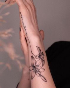 Quote tattoo design Botanisches Tattoo, Side Wrist Tattoos, Shoulder Tattoos For Women, Stylist Tattoos, Discreet Tattoos, Tattoos For Daughters, Tattoo Life, Sleeve Tattoos For Women