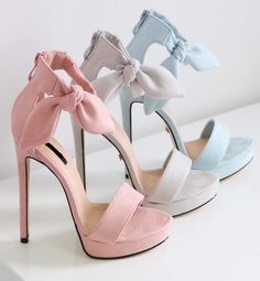 Shoes Heels Prom, Hak Tinggi, Ankle Strap Chunky Heels, Afrikaanse Mode, High Heels Boots, Fancy Shoes, Girly Shoes, Fashion Heels, Pretty Shoes